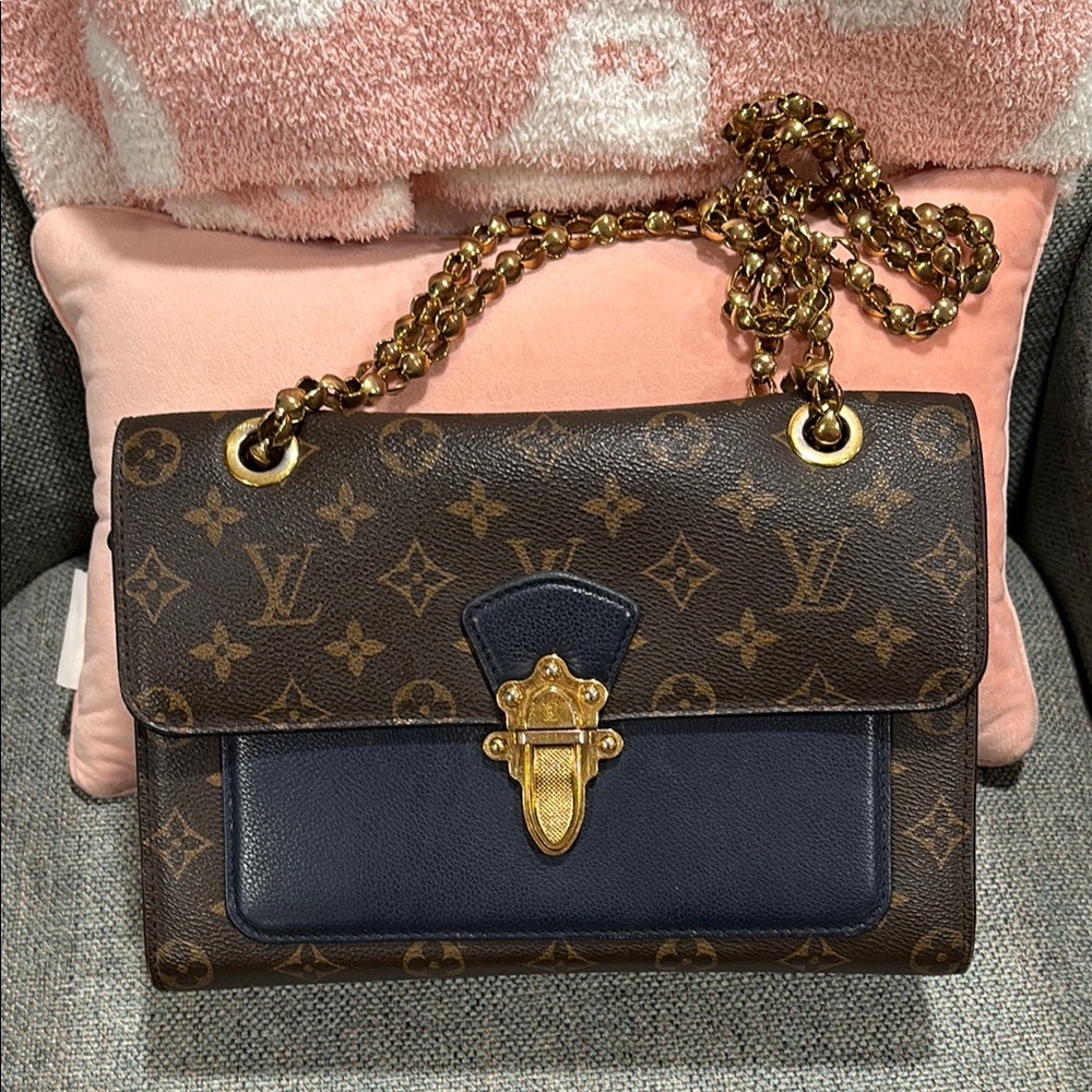 Authentic Louis Vuitton Victoire Navy